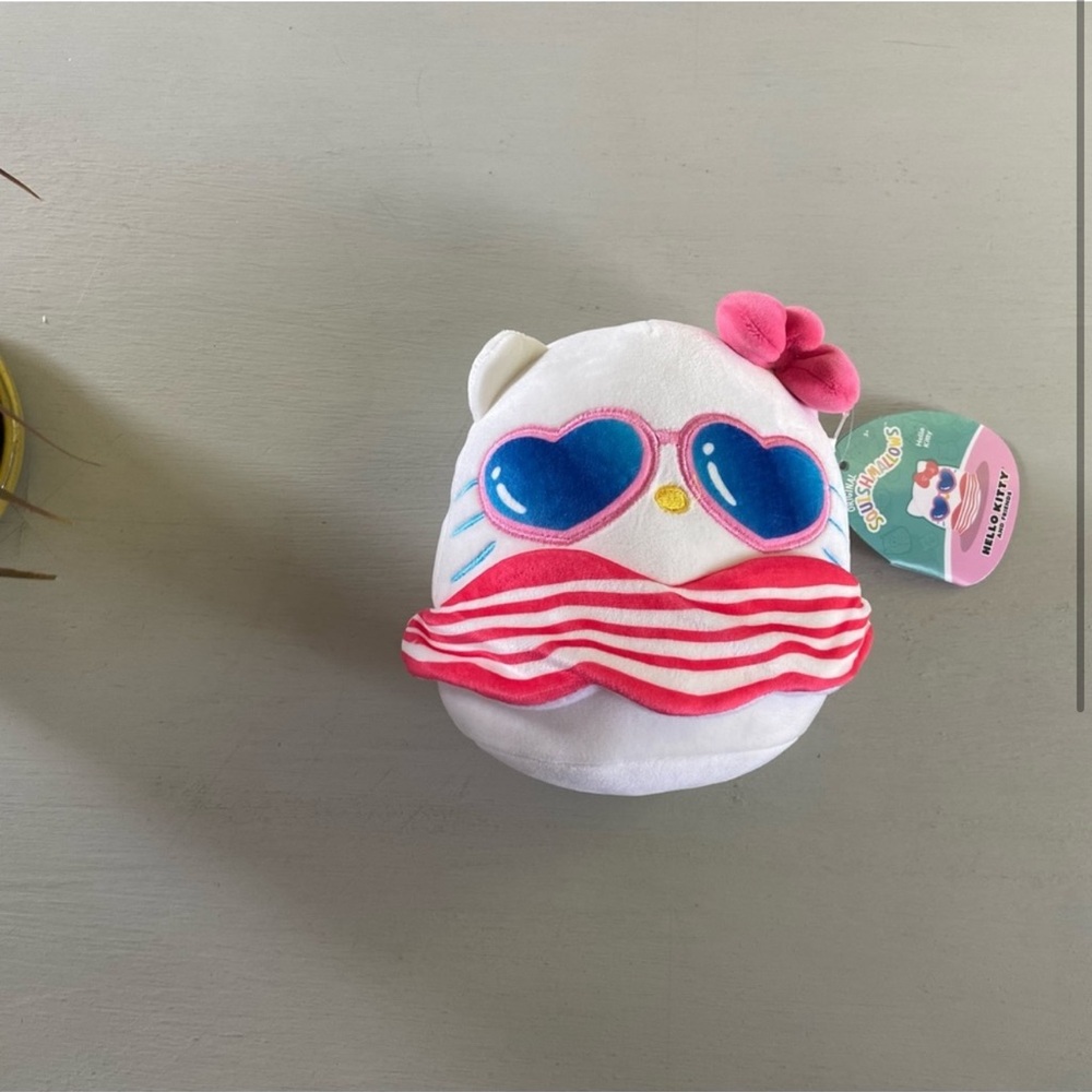 NWT Hello Kitty squishmallow 6.5in